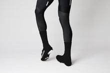 Lade das Bild in den Galerie-Viewer, FINGERSCROSSED Oversocks Black
